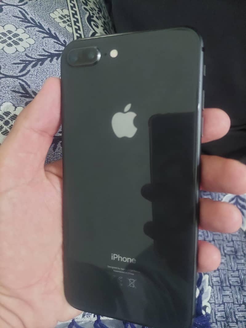Apple iPhone 8 Plus 3