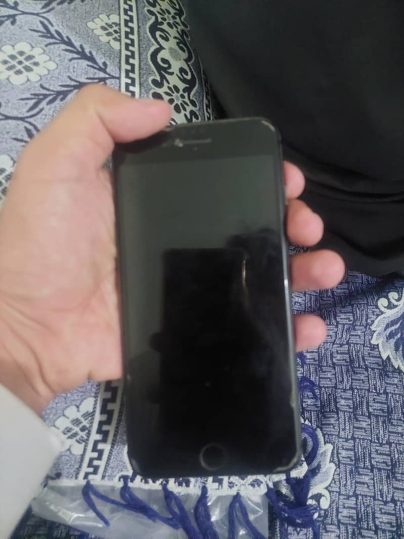 Apple iPhone 8 Plus 4