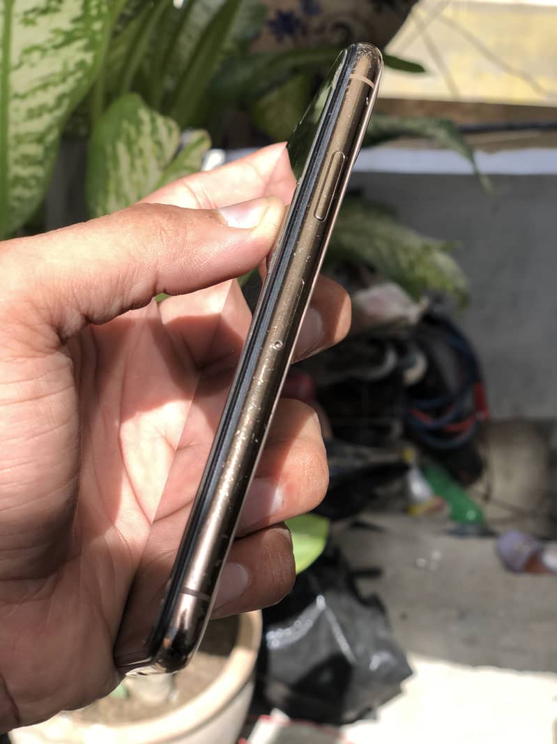Apple iPhone XS Approved 6