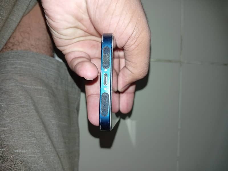 iPhone 12 4