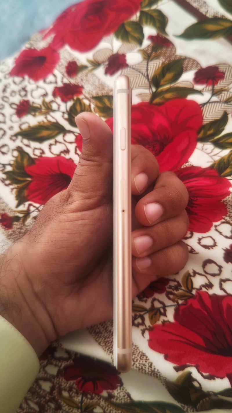 Apple iPhone 8 3