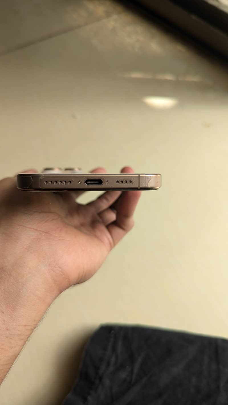 Apple iPhone 16 Pro Max 1