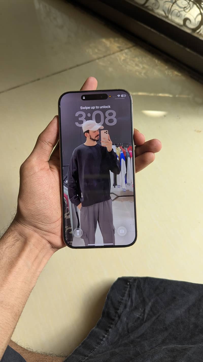 Apple iPhone 16 Pro Max 2