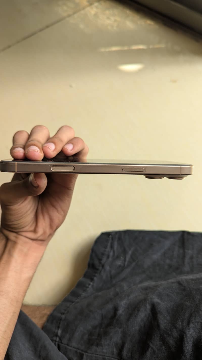 Apple iPhone 16 Pro Max 5