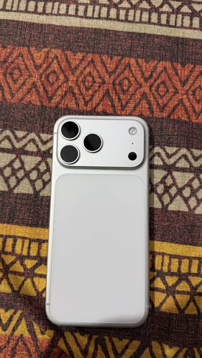 iPhone 17 pro max Jv 256 gb 30 cc 10 by 10 box cable