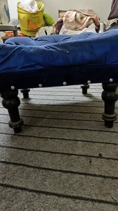 Settie or Sofa Blue Color 5 seaters One Pressed