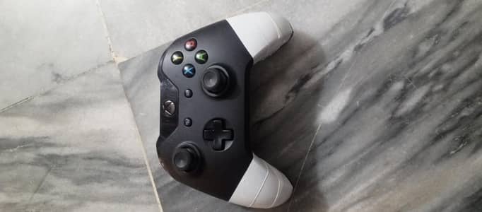 Xbox one controller for sale in low price