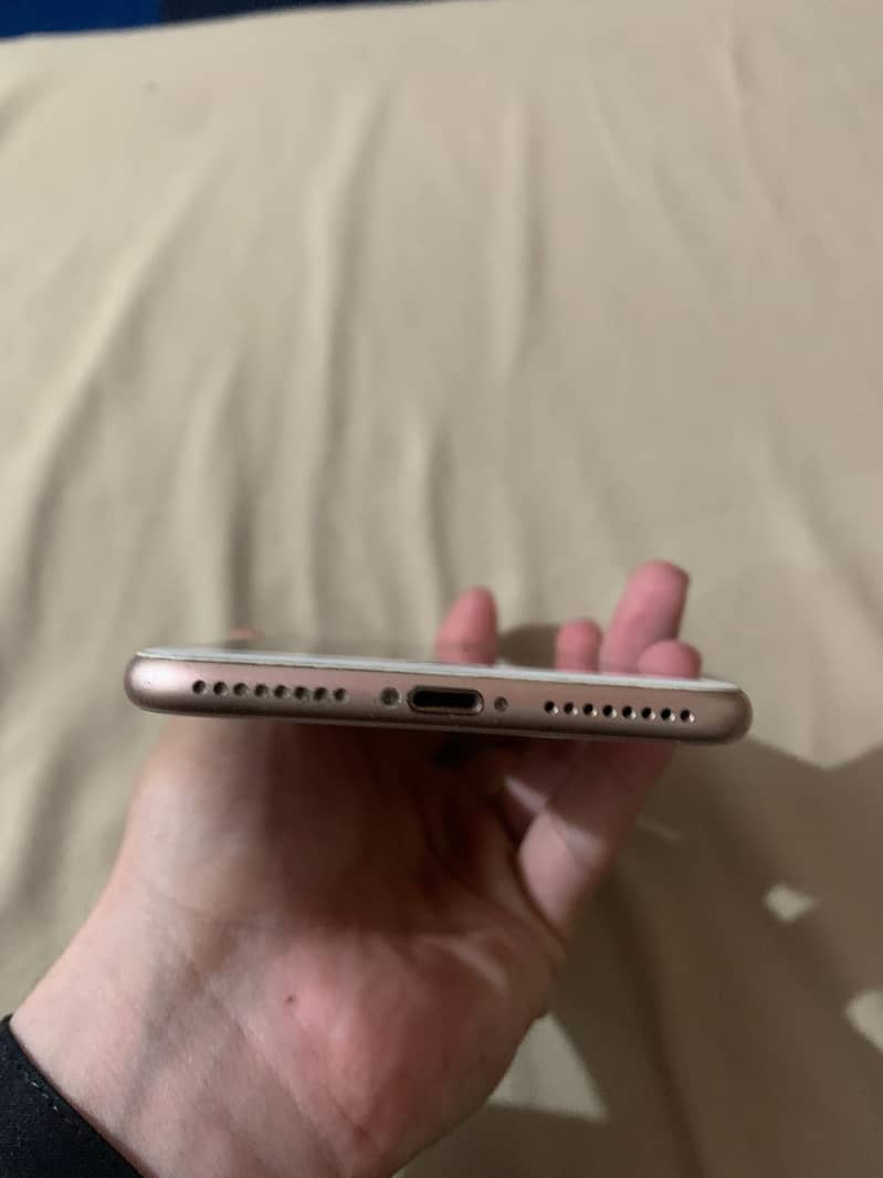 Apple iPhone 8 Plus 3