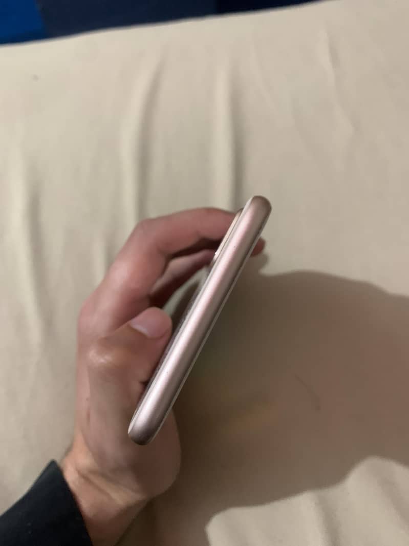 Apple iPhone 8 Plus 4