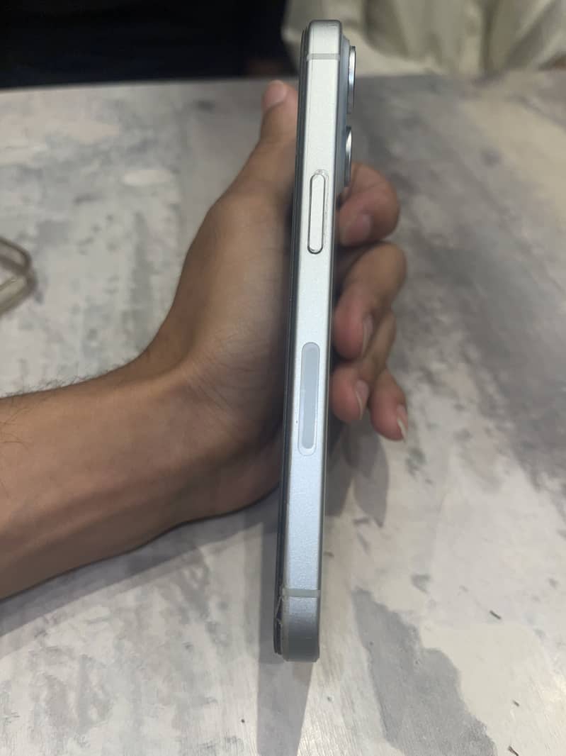 iPhone 15 jv 3