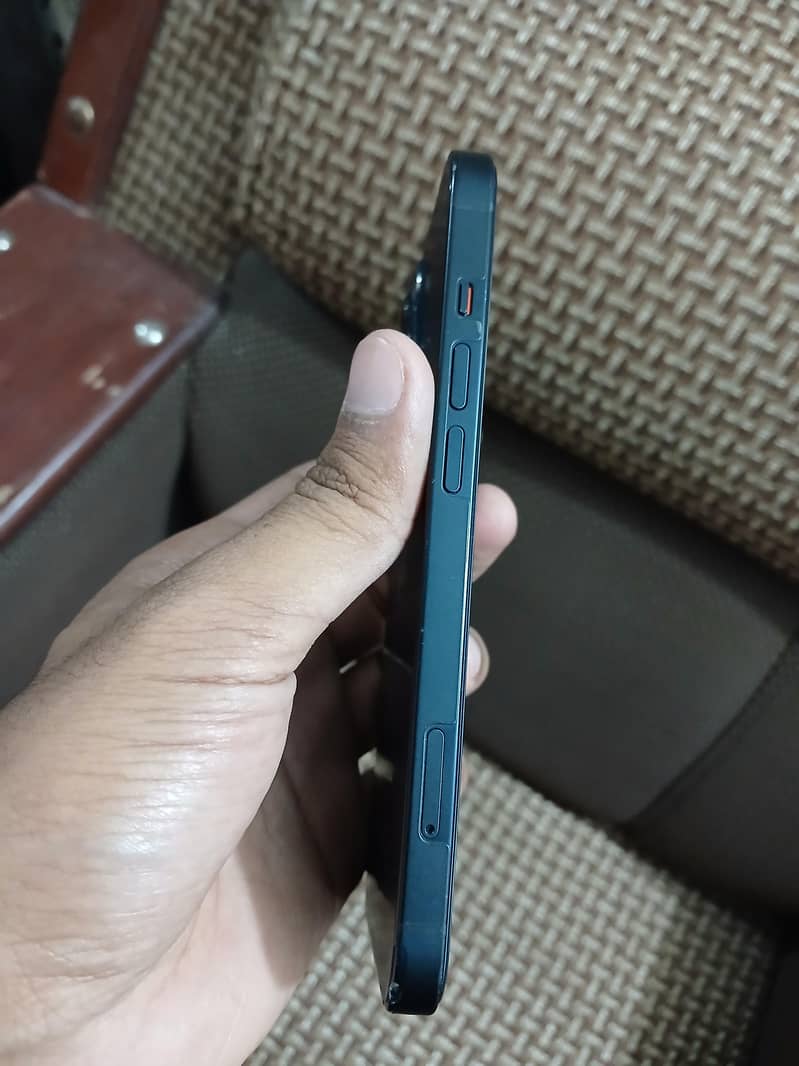 Apple iPhone 13 3