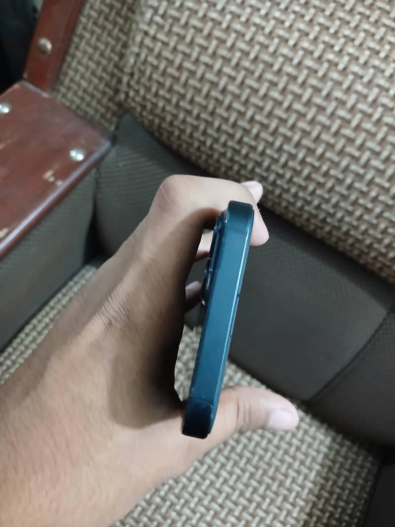 Apple iPhone 13 4