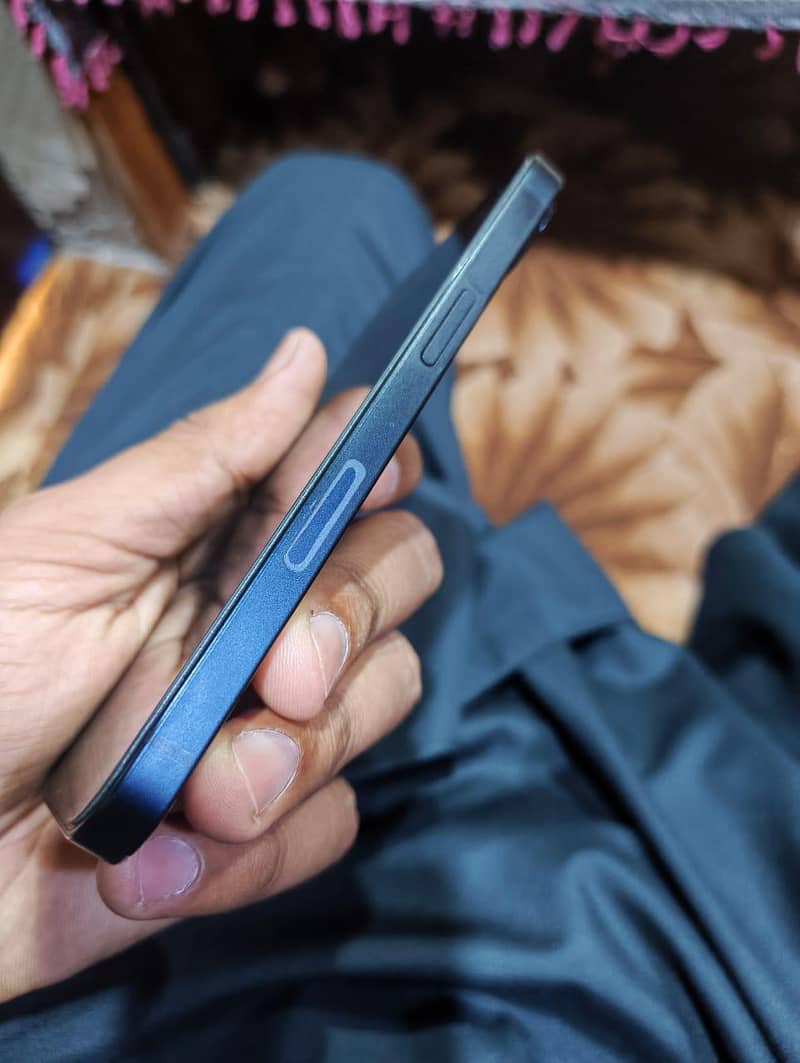 Apple iPhone 13 1