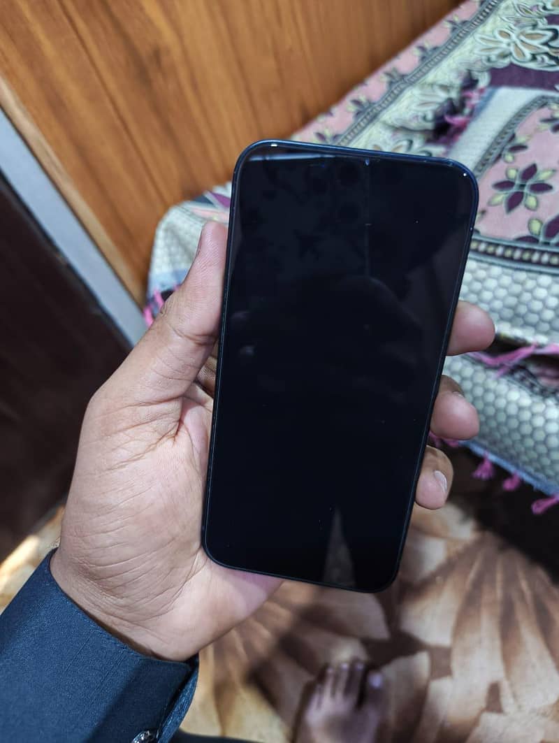 Apple iPhone 13 2