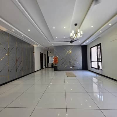 independent house for commercial use 400 Gaz ground plus 1 in Gulshan Iqbal main 60fit road