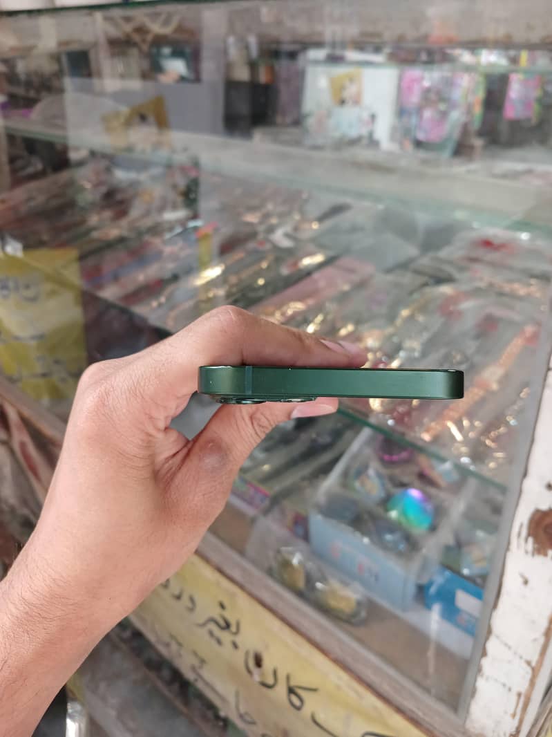 Apple iPhone 13 1