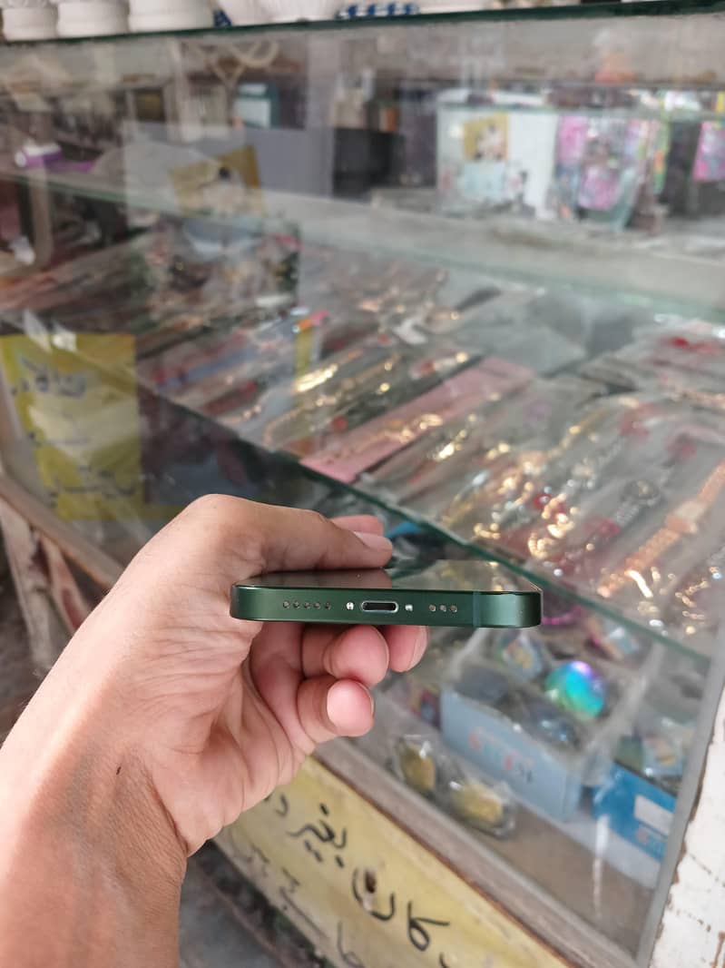 Apple iPhone 13 3