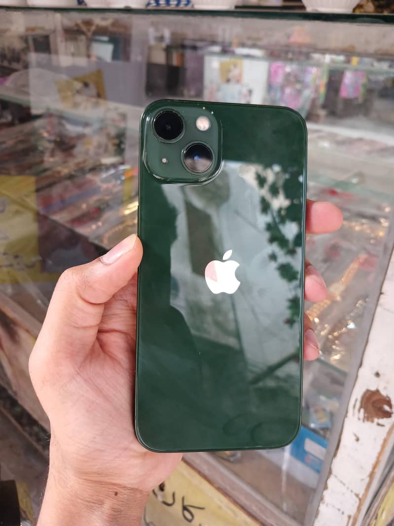 Apple iPhone 13 6