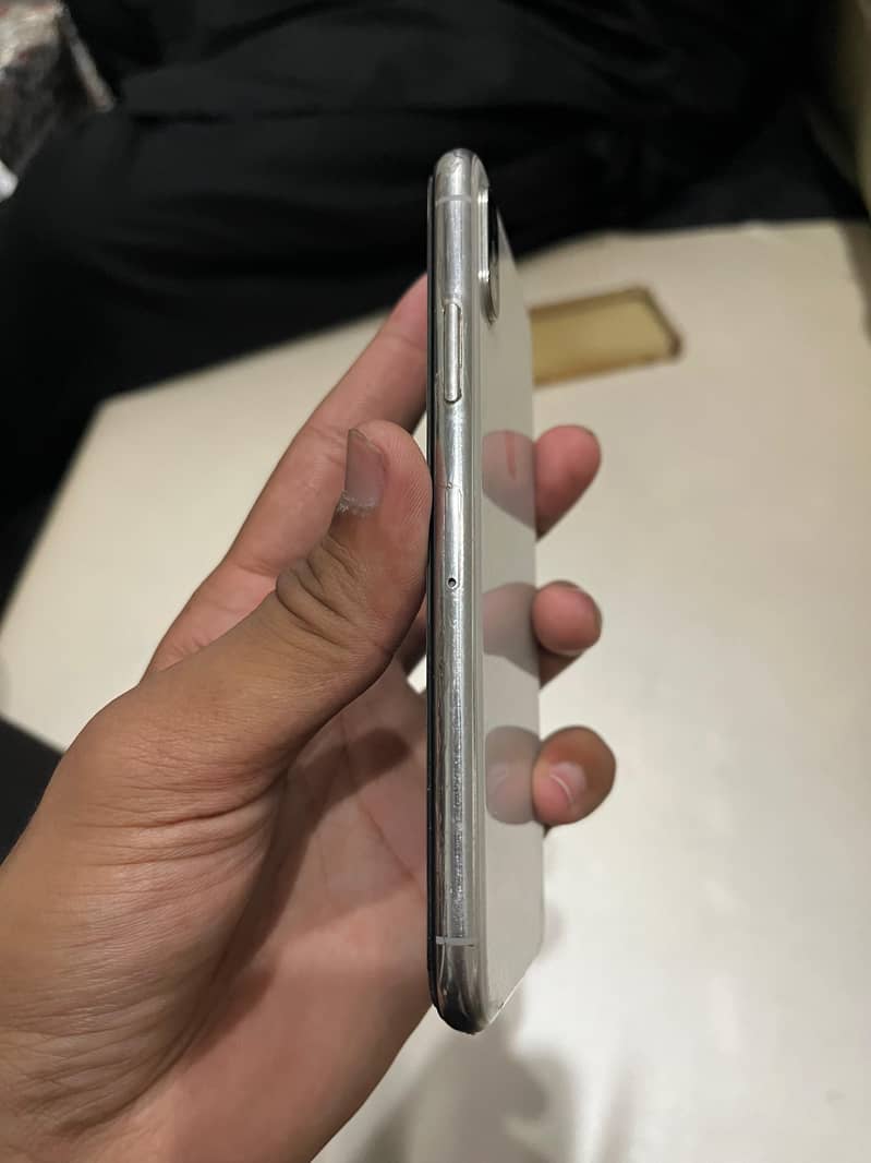 Apple iPhone X 3