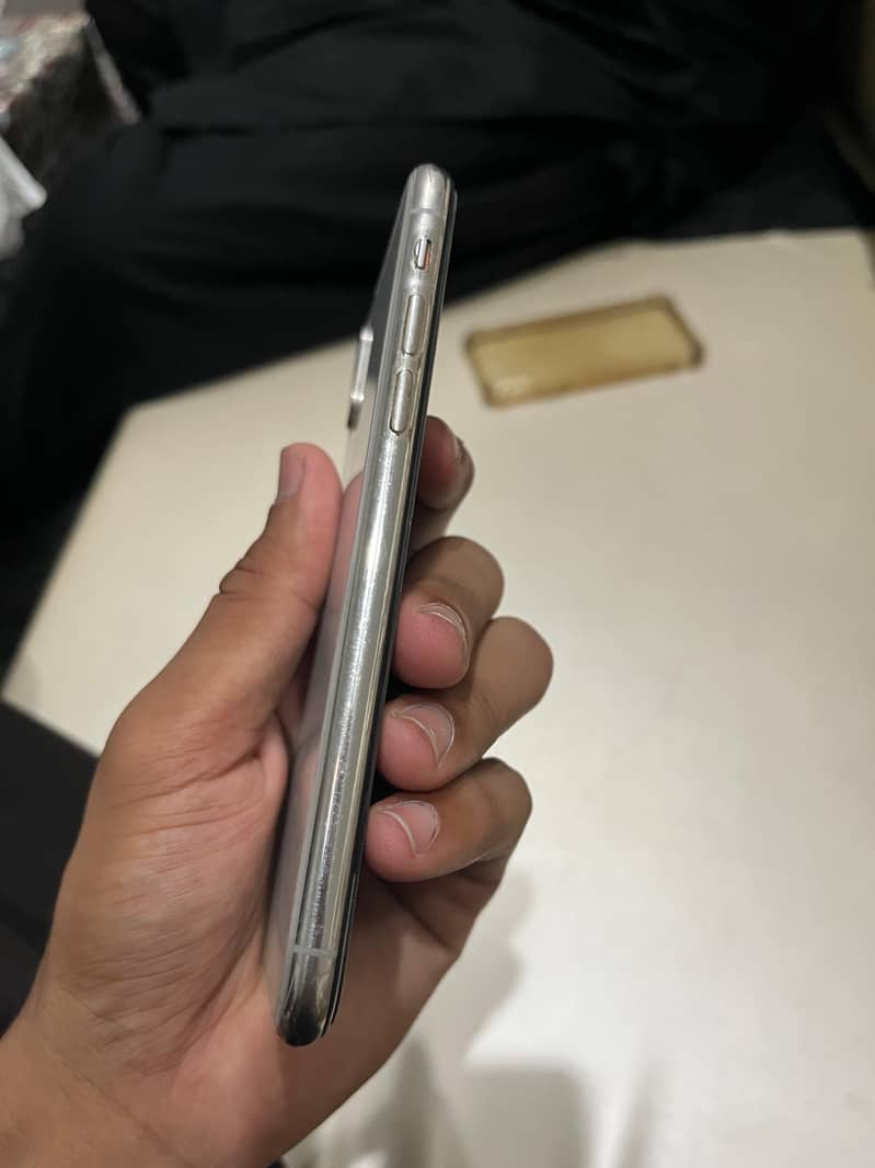 Apple iPhone X 5