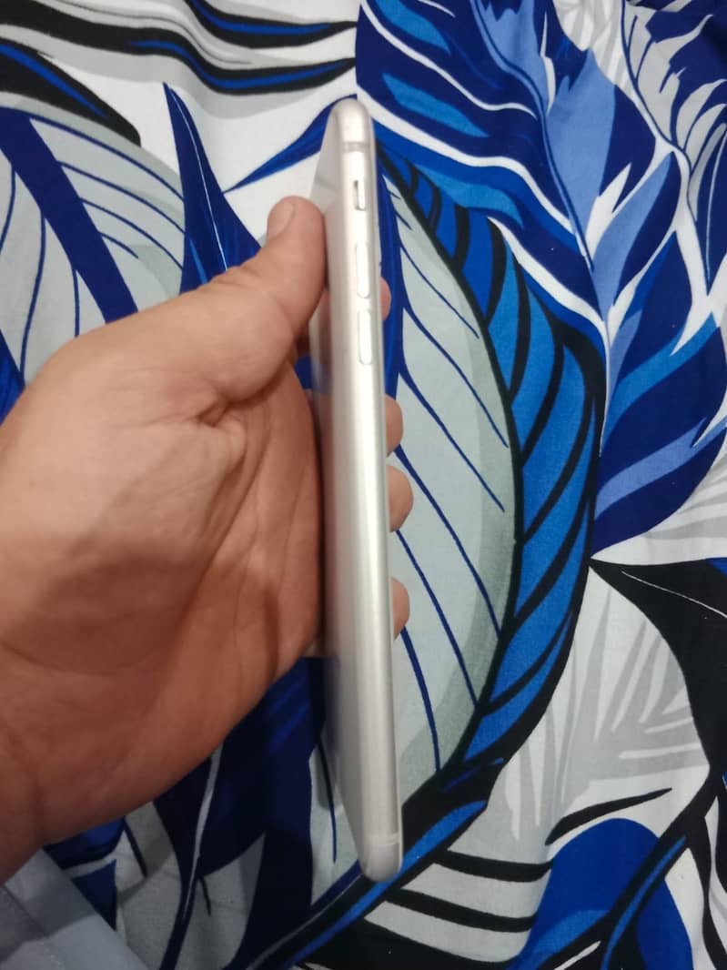 Apple iPhone 8 Plus 1