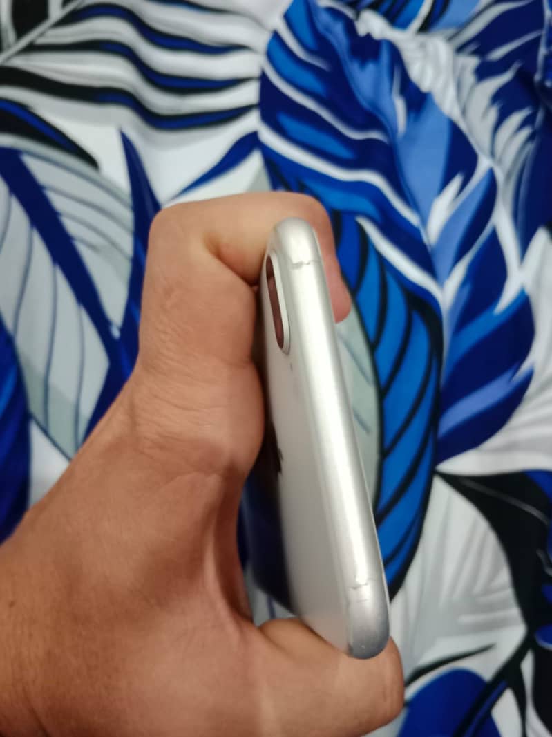 Apple iPhone 8 Plus 3