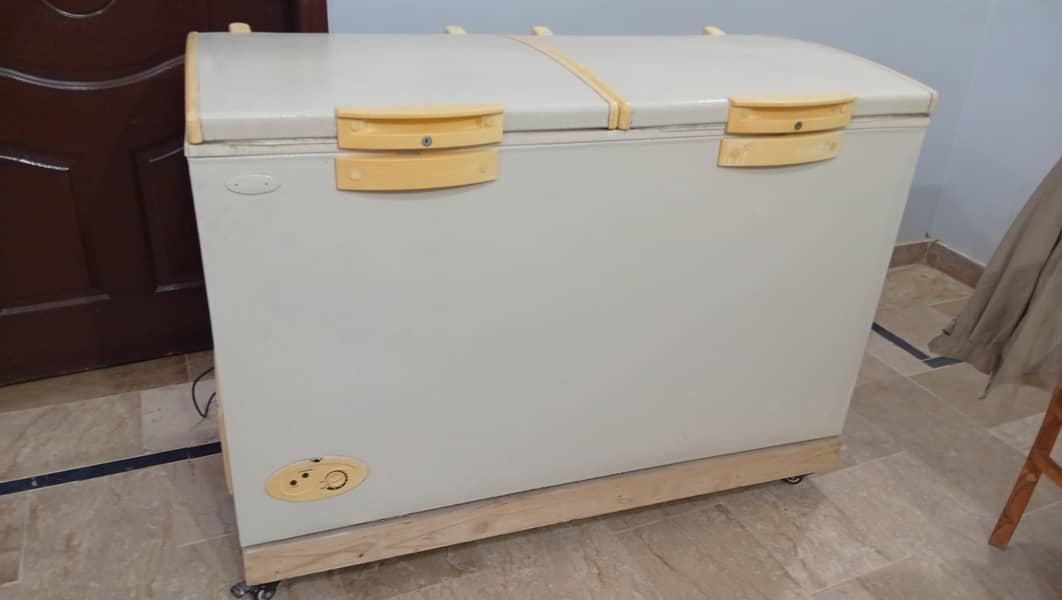 Used Waves Deep Freezer - Excellent Cooling + Free Mobile Stand 0