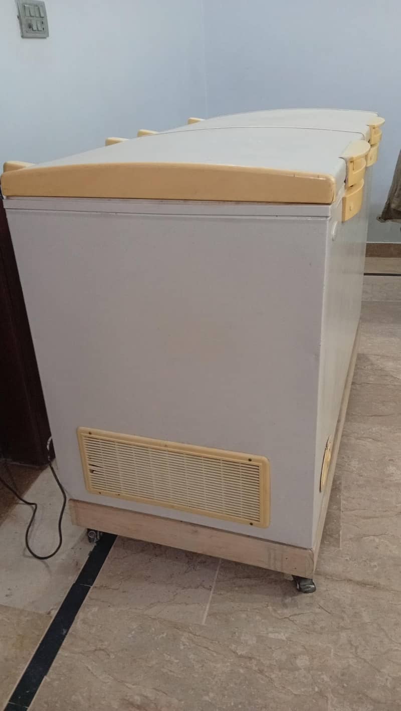 Used Waves Deep Freezer - Excellent Cooling + Free Mobile Stand 2