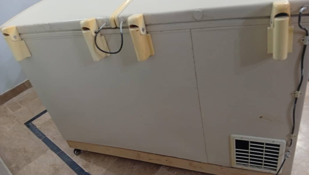 Used Waves Deep Freezer - Excellent Cooling + Free Mobile Stand 3