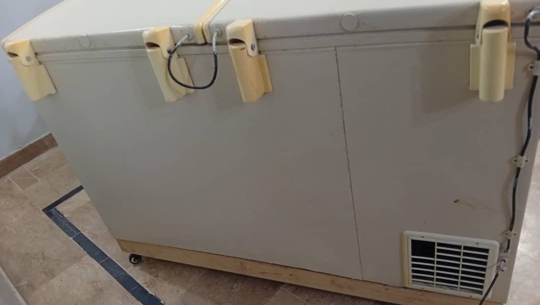 Used Waves Deep Freezer - Excellent Cooling + Free Mobile Stand 4