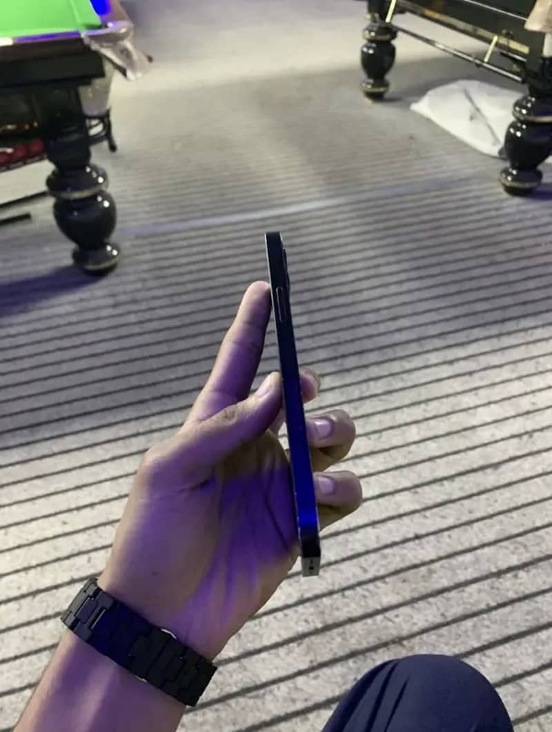 Apple iPhone 12 2