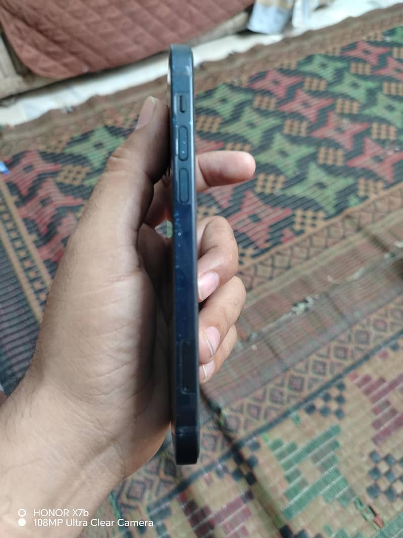 Apple iPhone 12 3