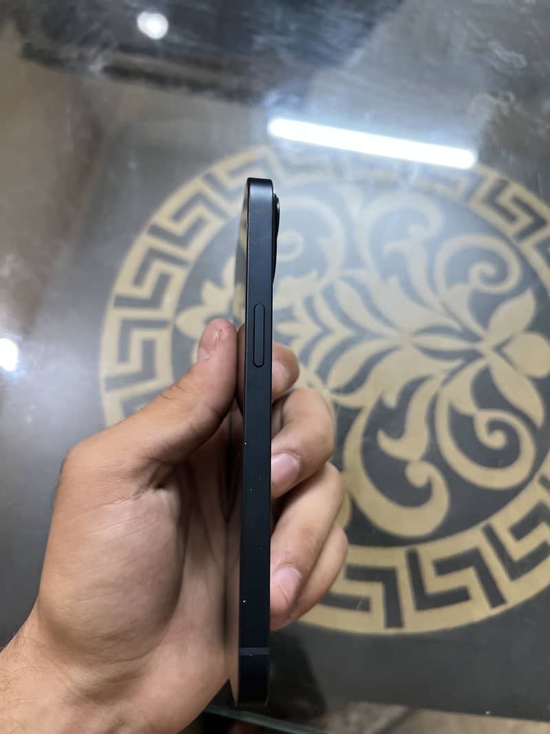 Apple iPhone 13 2