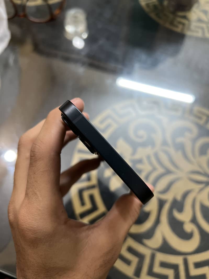 Apple iPhone 13 5
