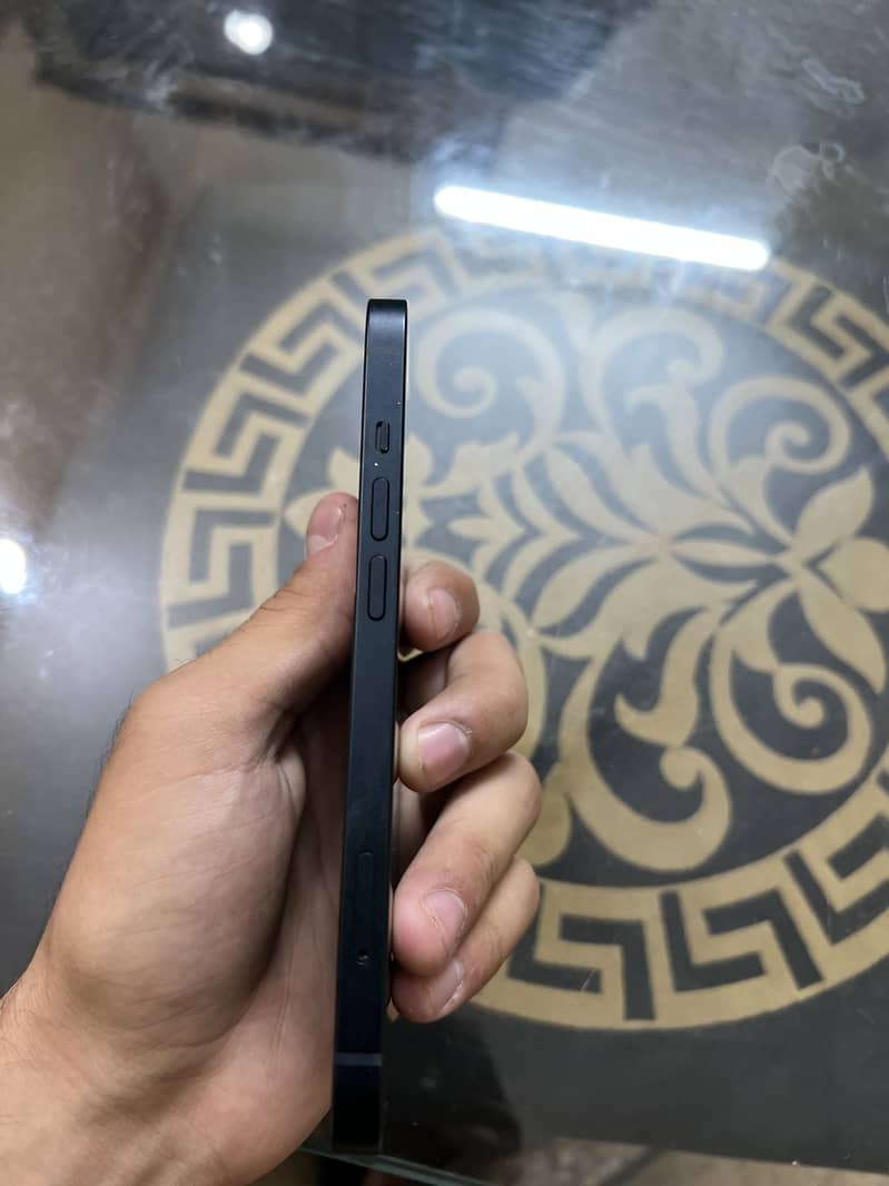 Apple iPhone 13 6