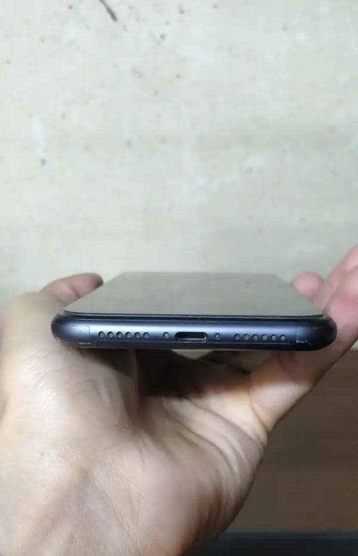 Apple iPhone 11 3