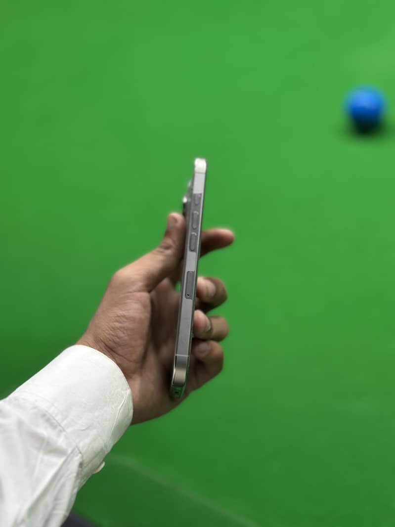 Iphone  16 pro 1