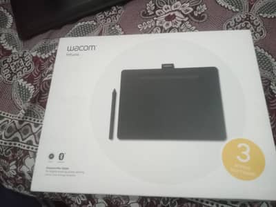 1 : Wacome intuos  2: wacom intuos pro