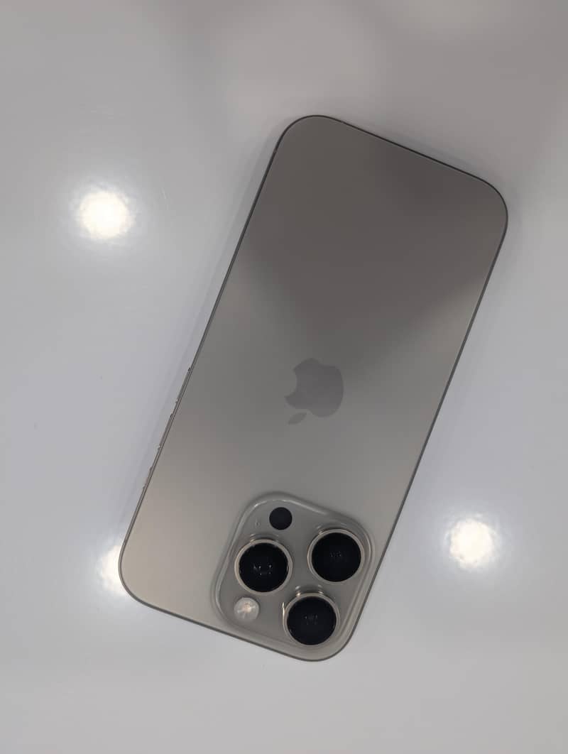 Apple iPhone 16 Pro 1