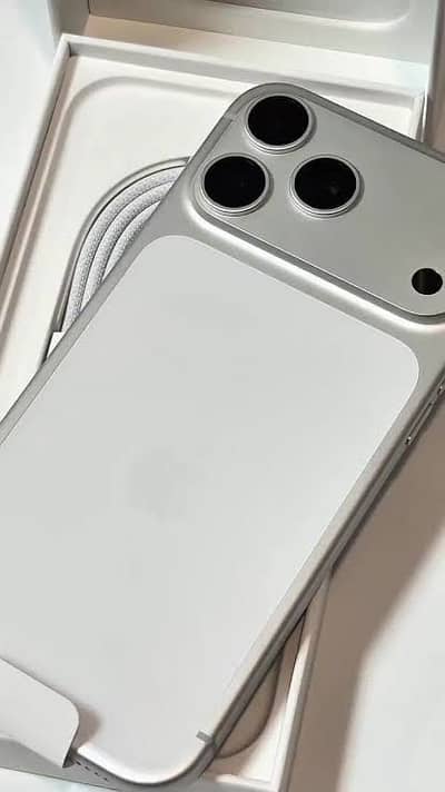 iPhone 17 pro max Factory unlock Sim Glitch Non Pta White