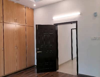 10 Marla House Ideally Situated In Allama Iqbal Town