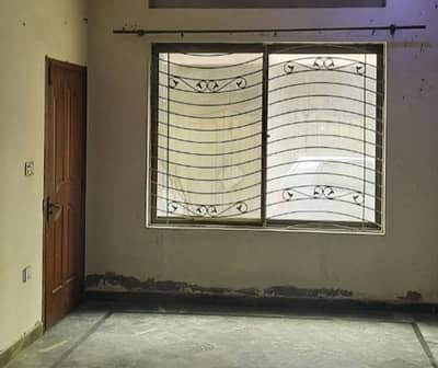 In Allama Iqbal Town - Nizam Block Of Lahore, A 5 Marla House Is Available