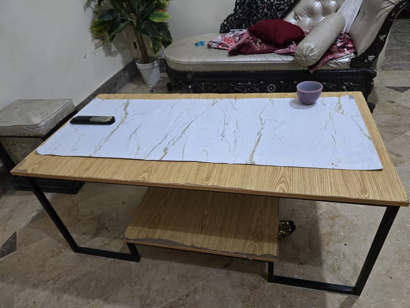 Cofee table, sofa cumbed 0