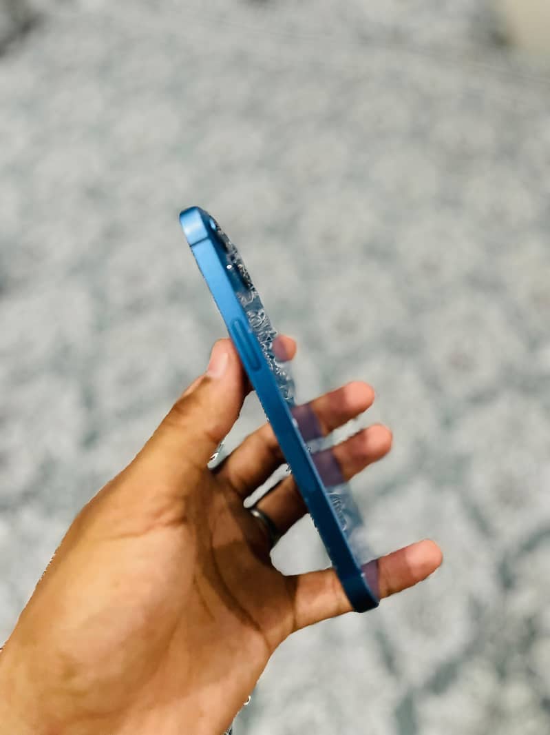 Apple iPhone 13 1