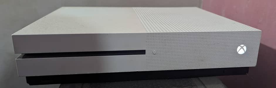 Xbox one S 512 GB with controller and box