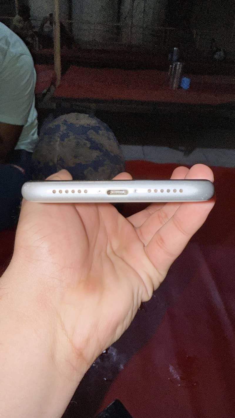Apple iPhone 11 4