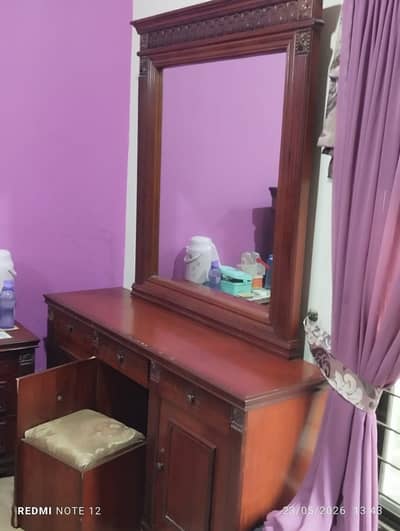 Used like new pure good quality bed set