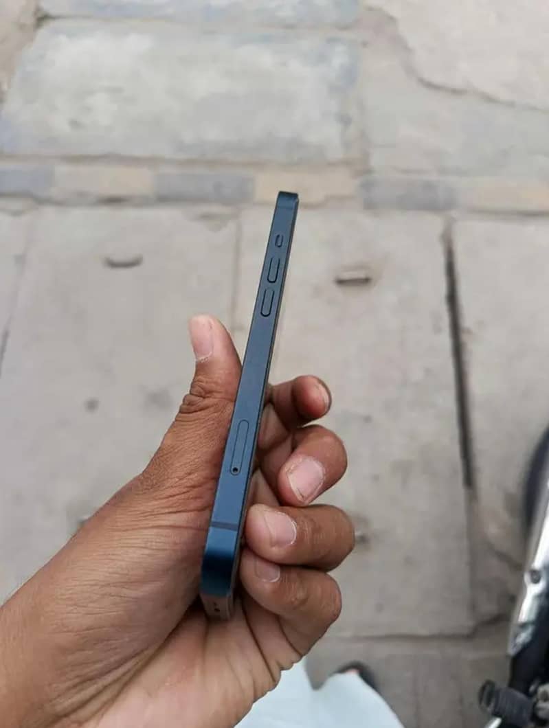 Apple iPhone 13 1