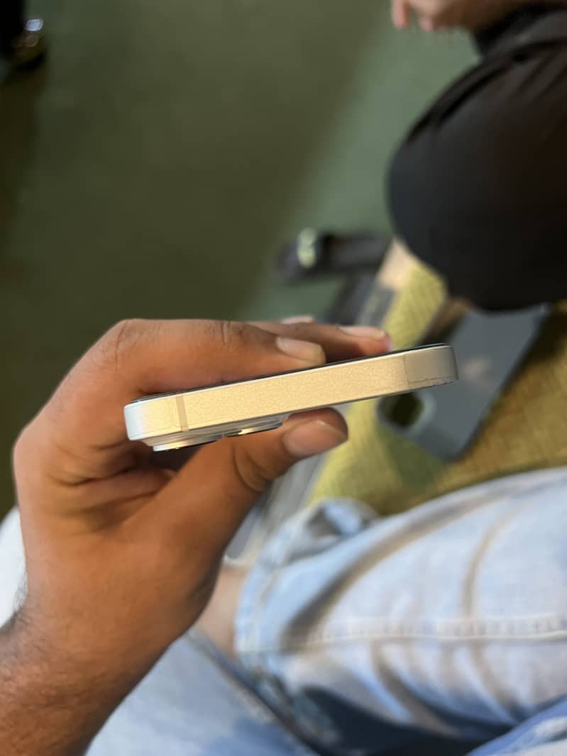 IPhone 14 4