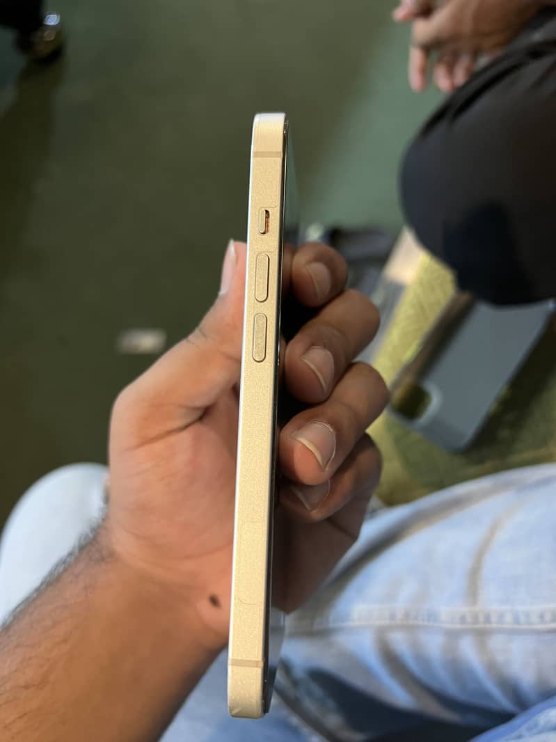 IPhone 14 6